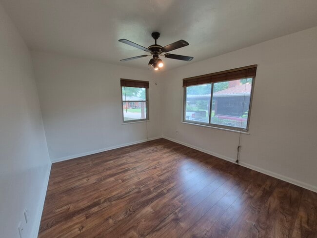 Building Photo - 225 Burke
