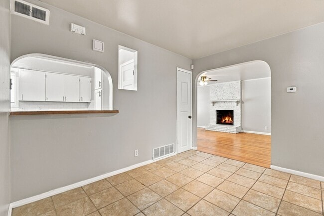Building Photo - 6624 E 27th Pl