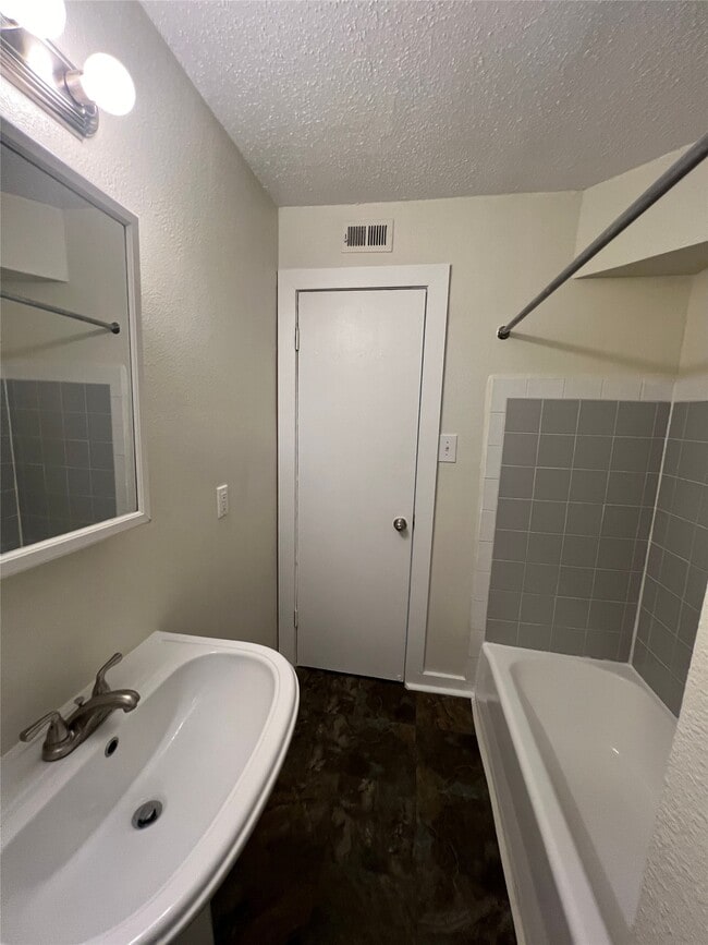 Building Photo - 5415 Scott St