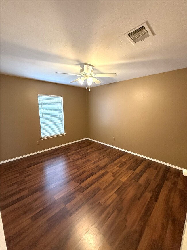 Building Photo - 3906 Eastland Lake Dr