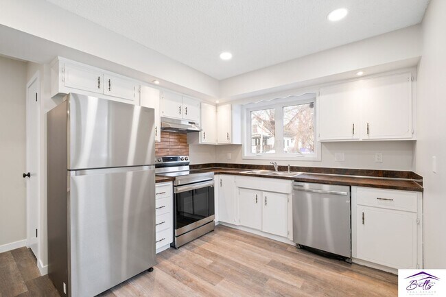 Building Photo - DUDLEY DUPLEX