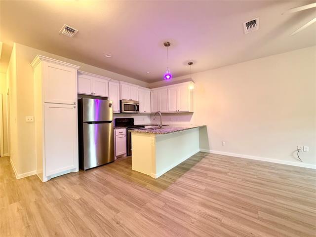 Building Photo - 2301 N Hickory St