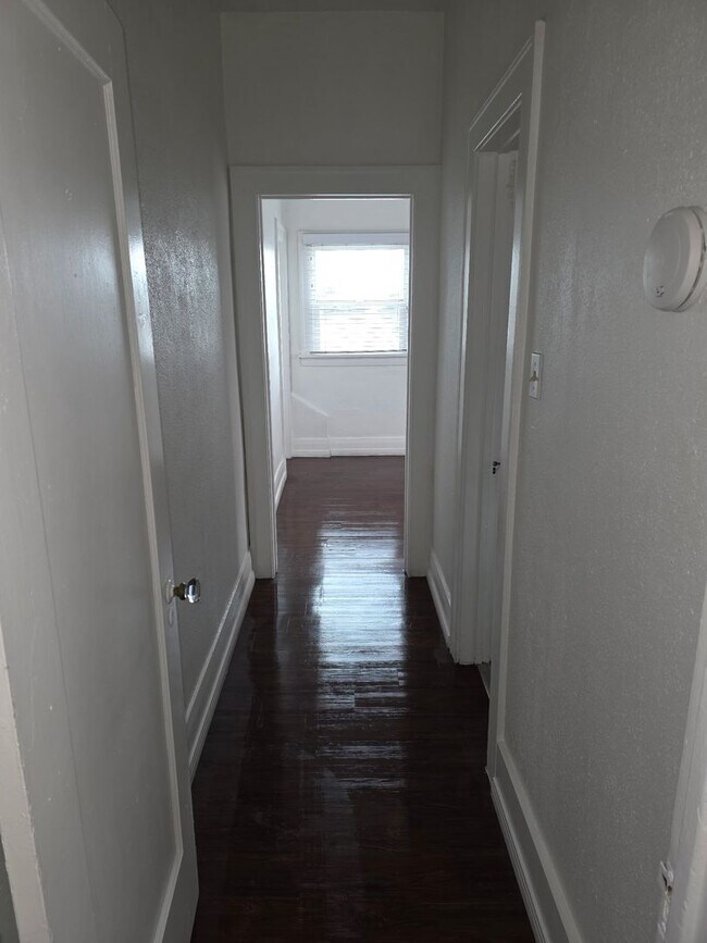 Building Photo - Fourth Street