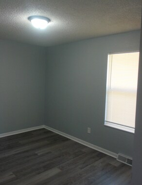 Building Photo - Fully rehabbed duplex with 3 bedrooms and 2 baths in Sugar Creek, MO