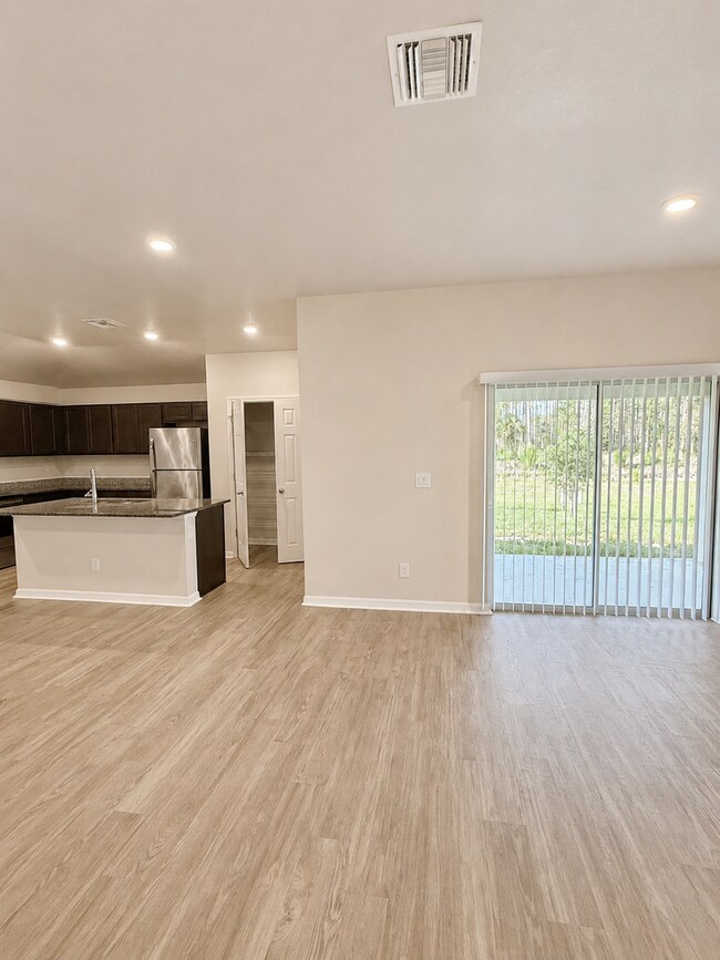 Building Photo - Modern Duplex Available Now