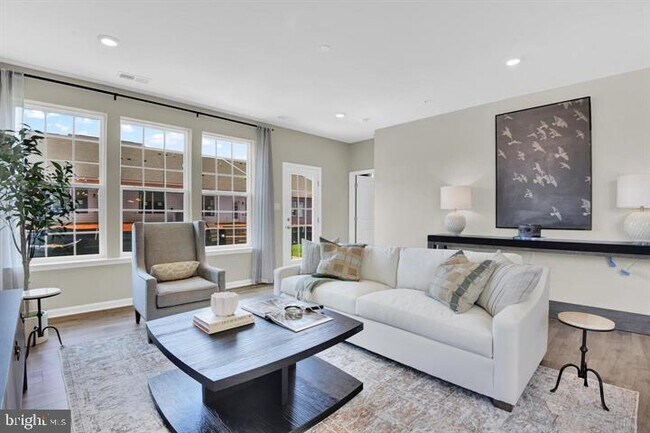 Building Photo - 491 Hanson St