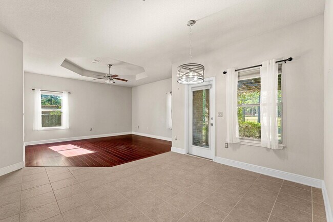 Building Photo - 554 Camellia Ct