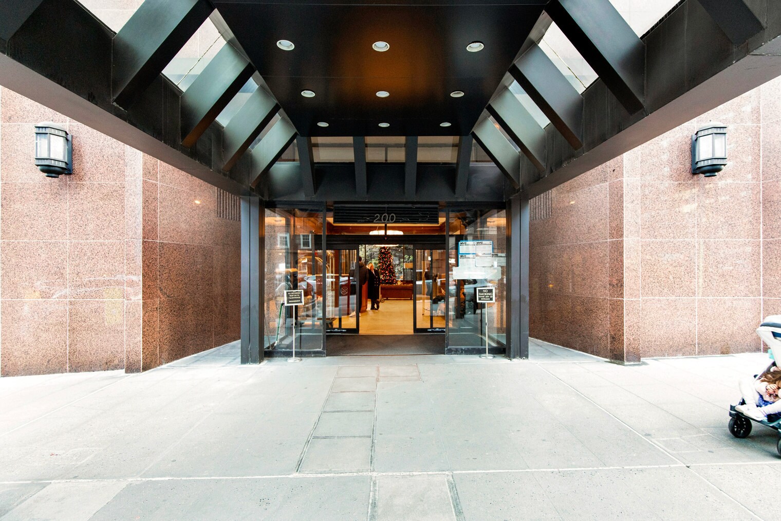 Building Photo - 200 E 72nd St