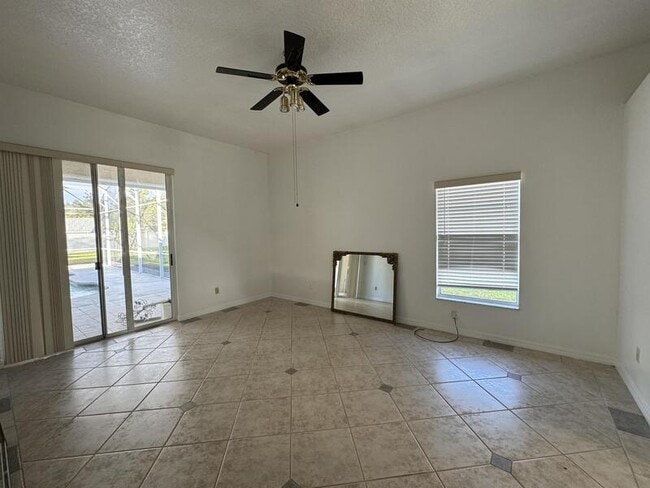 Building Photo - 664 Wyckliffe Pl