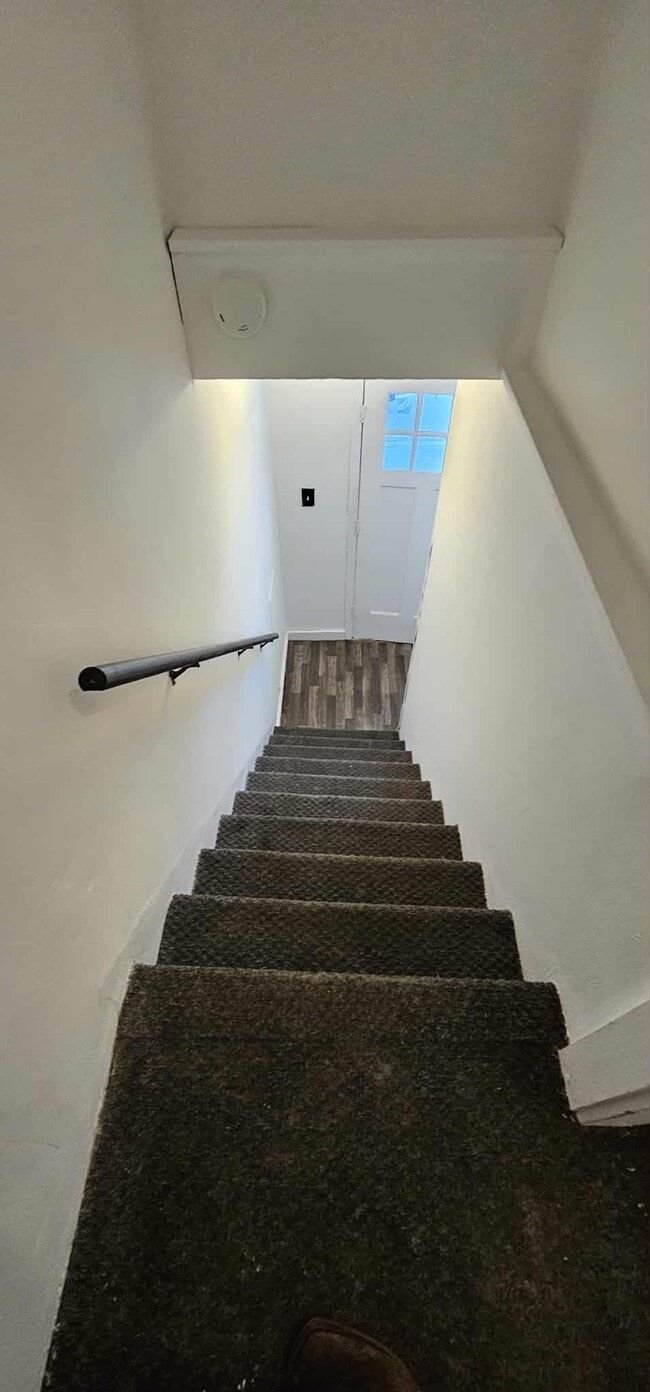 Building Photo - 2011 Monroe St