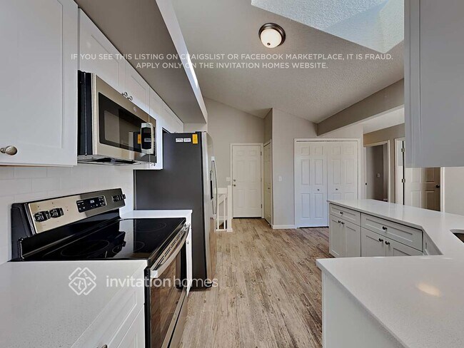 Building Photo - 3865 Valley View St