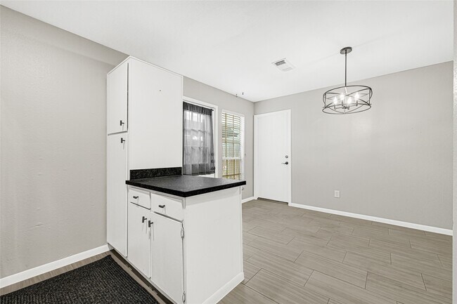 Building Photo - 14020 Schroeder Rd