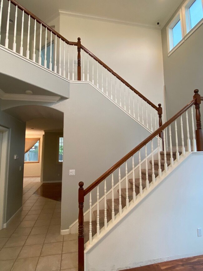 Building Photo - CLEAN AND SPACIOUS 4 BED, 2.5 BATH WITH COVERED BACK PATIO AND LUSH LANDSCAPING IN WESTLAKE COMMU...