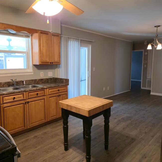 Building Photo - 75 7th St