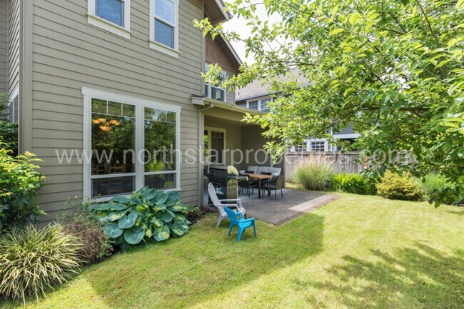 Building Photo - Charming SE Portland Craftsman