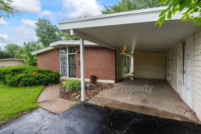 Building Photo - 6452 Evergreen Blvd