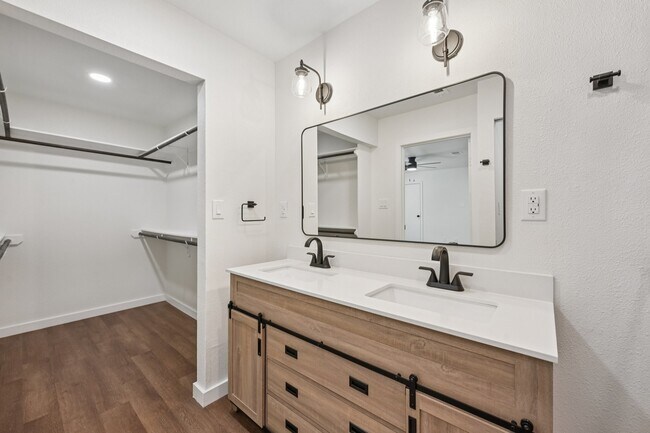 Building Photo - 14 Fiddleleaf Ct