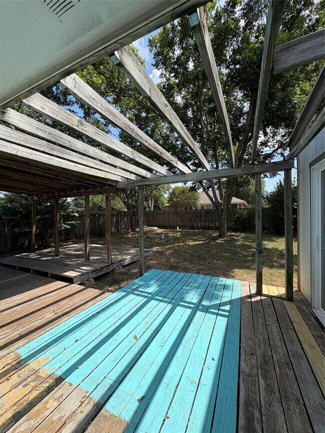 Building Photo - 2304 Larston Ln