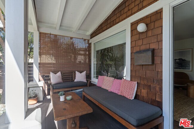 Building Photo - 1613 Cabrillo Ave