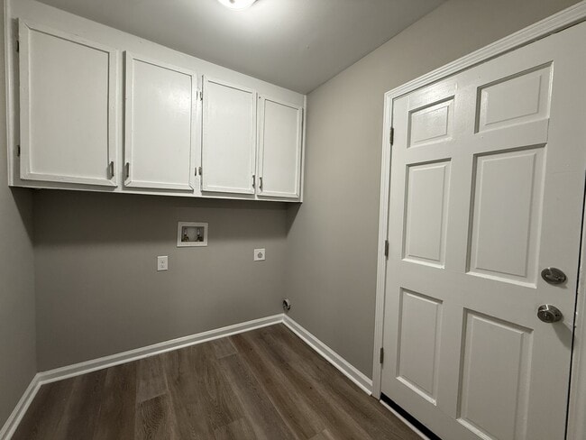 Building Photo - 1021 Sourwood Ct