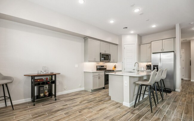 Building Photo - 4826 E Helena Dr