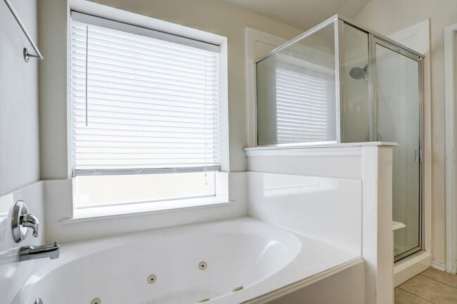 Building Photo - 7605 Waterlilly Ln