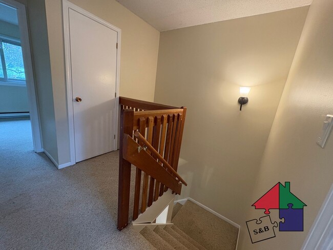 Building Photo - Elegant 3-Bedroom Townhouse in South Burli...