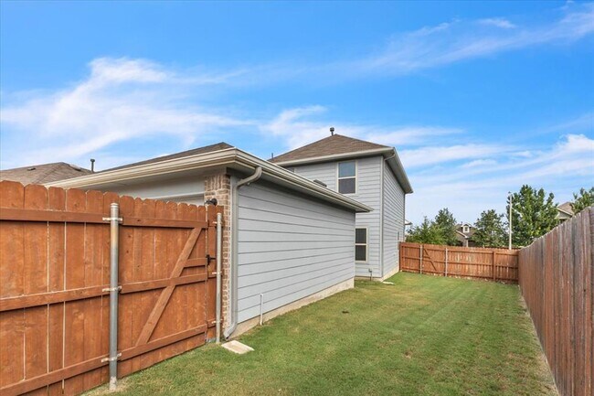 Building Photo - 440 Star Thistle St