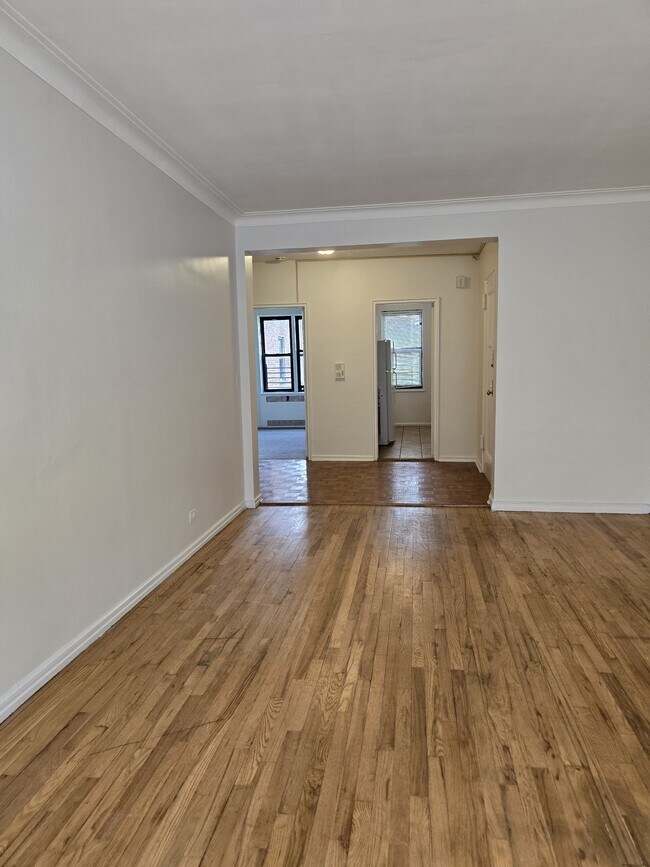 Building Photo - 2 Greenridge Ave