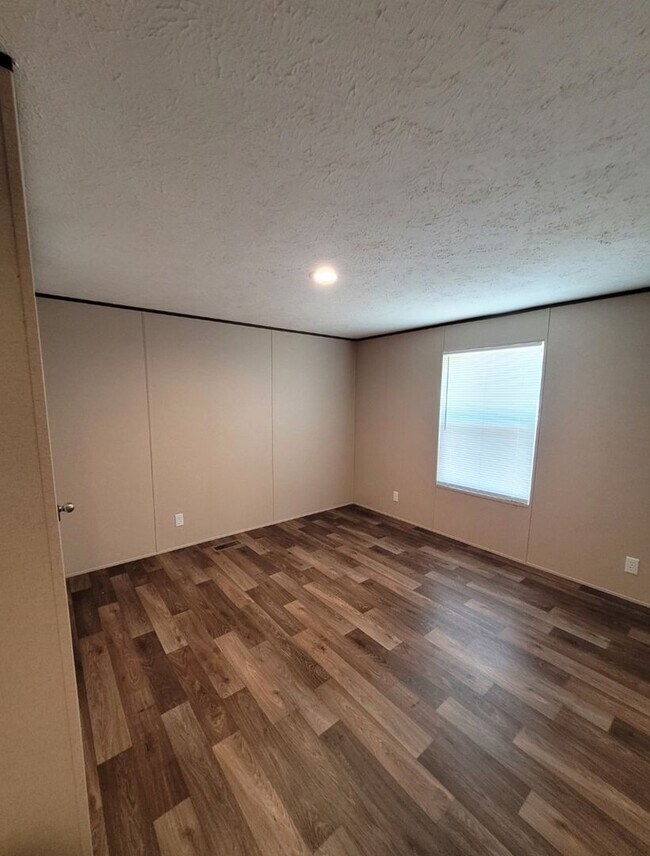 Building Photo - 165 Silver Cir