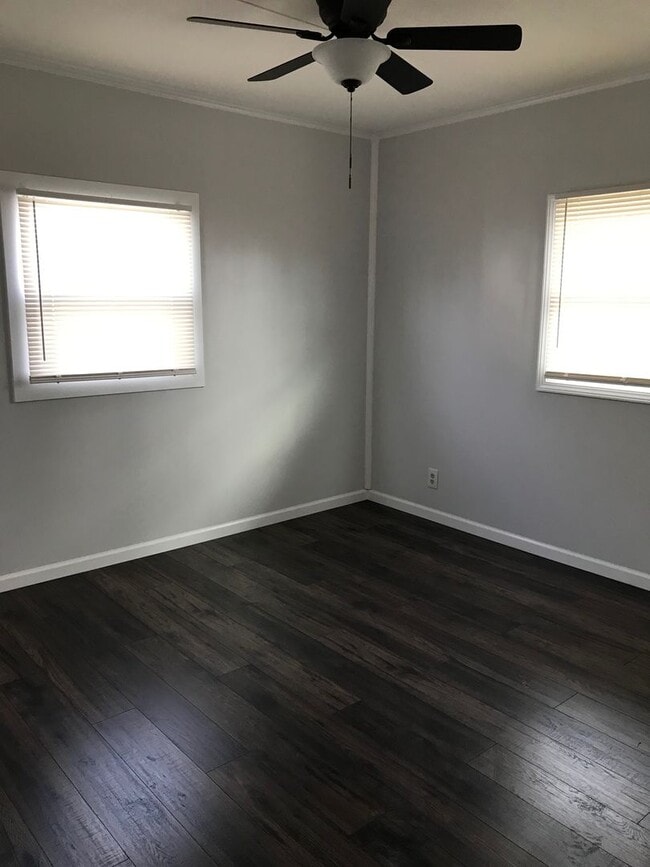 Building Photo - Bright and Cozy 2 Bedroom