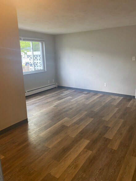 Building Photo - 3653 Mozart Ave