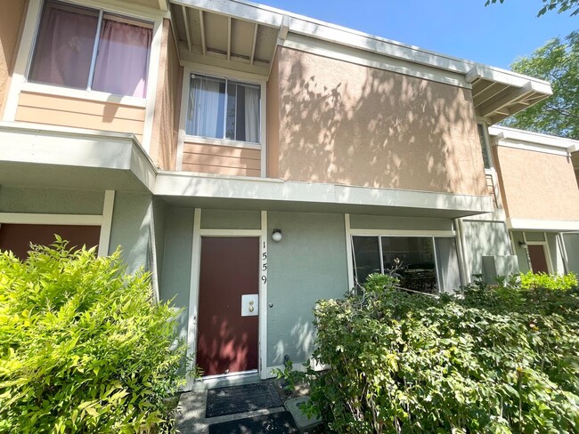 Building Photo - Remodeled Large 4 Bedroom 2 Bath Condo  in...