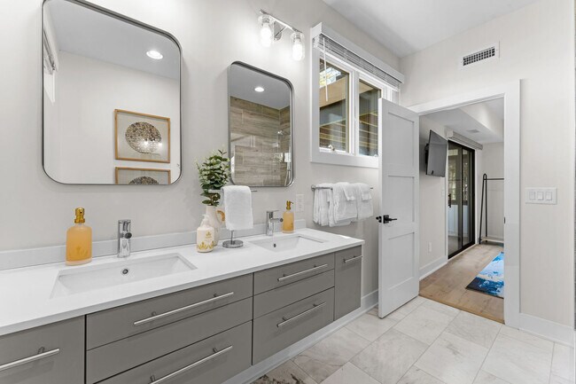 Building Photo - 3837 Fox Run
