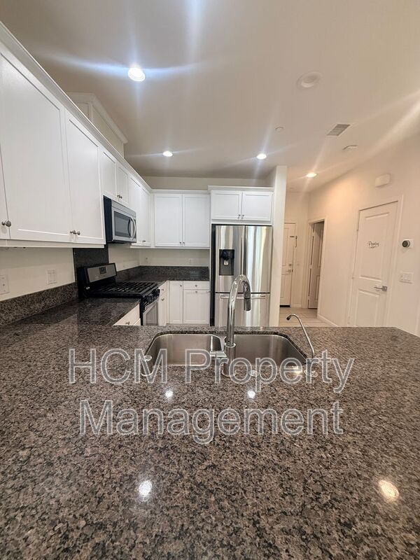 Building Photo - 412 El Paseo