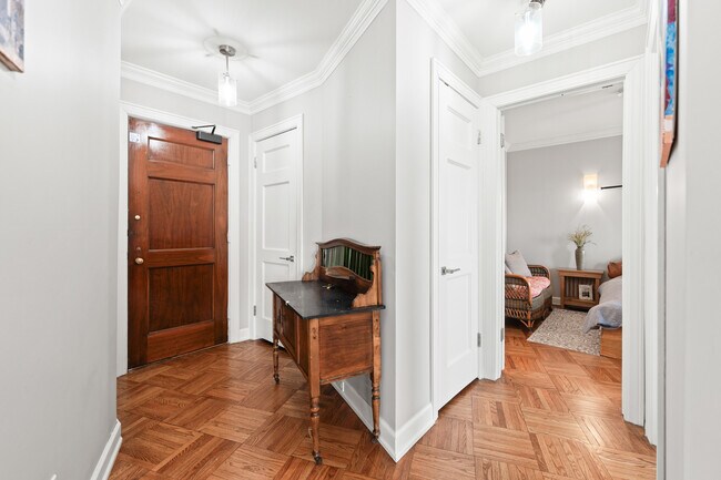 Building Photo - 2000 N Lincoln Park W