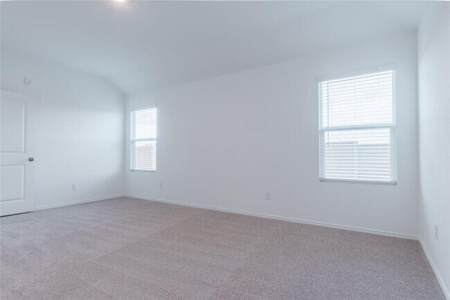 Building Photo - 368 Keefer
