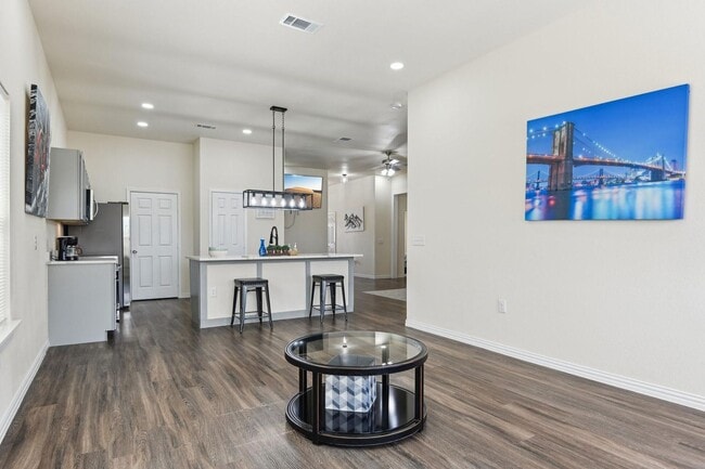 Building Photo - Spacious Custom New Build- 4 Bed 2 Bath Ho...