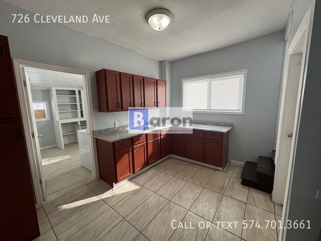 Building Photo - 726 N Cleveland Ave