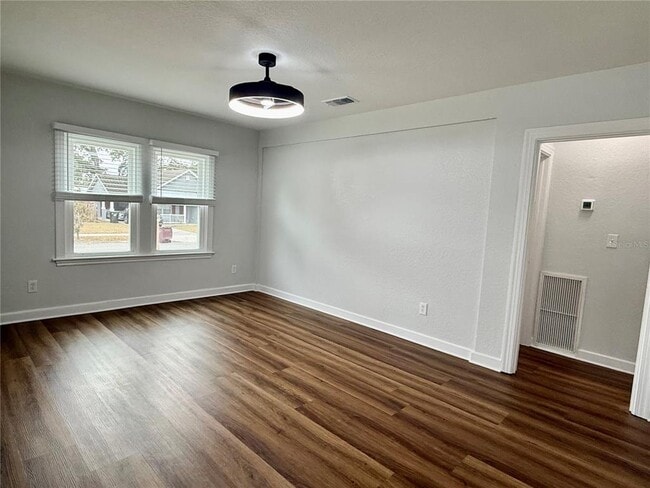 Building Photo - 901 Concord St