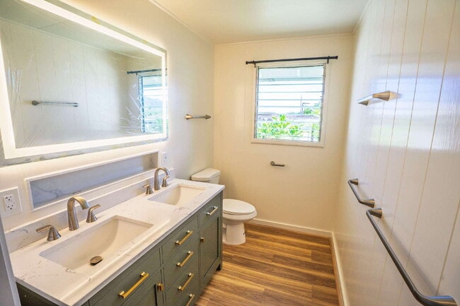 Building Photo - Welcome Home to Waimanalo!