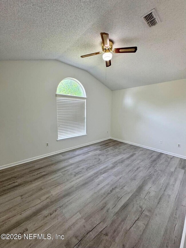 Building Photo - 8250 Lakemont Dr