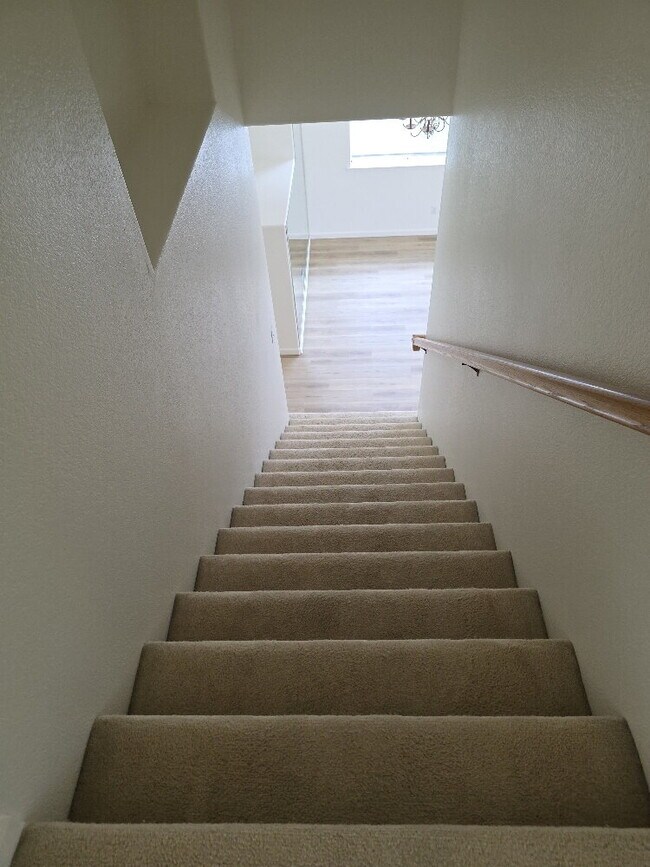 Building Photo - Beautiful house for rent in Folsom 4 bd 3 bath 1920 sq feet