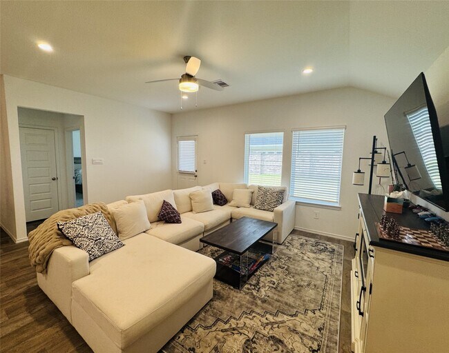 Building Photo - 31726 Sutton Mdws Ln