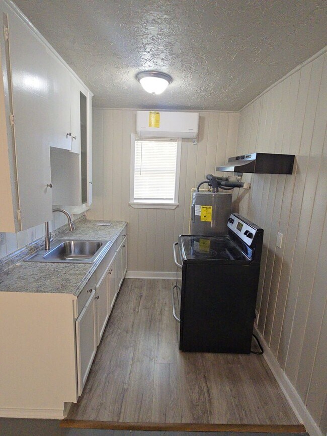 Building Photo - 3335 Tuam St