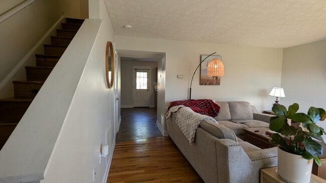 Building Photo - 138 Parkside Dr