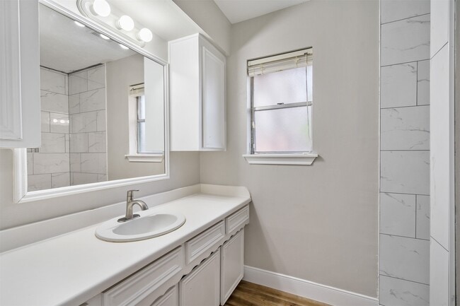 Building Photo - 25519 Many Oak Dr