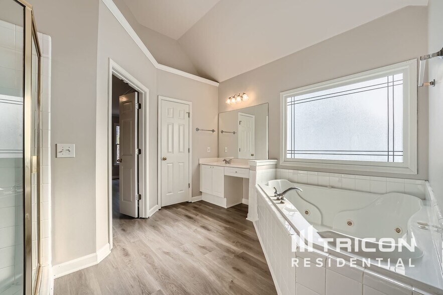Building Photo - 1410 Bentwater Dr