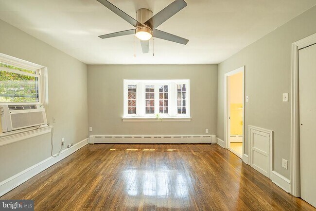 Building Photo - 749 Yorkway Pl