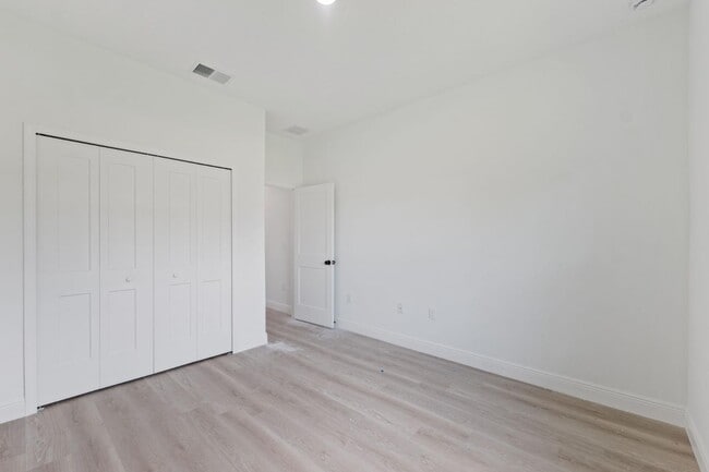 Building Photo - 5256 SW 155th Loop